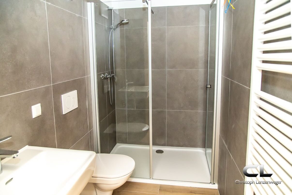 E28F3582-E1B4-4BF1-8342-EE551483A7DA